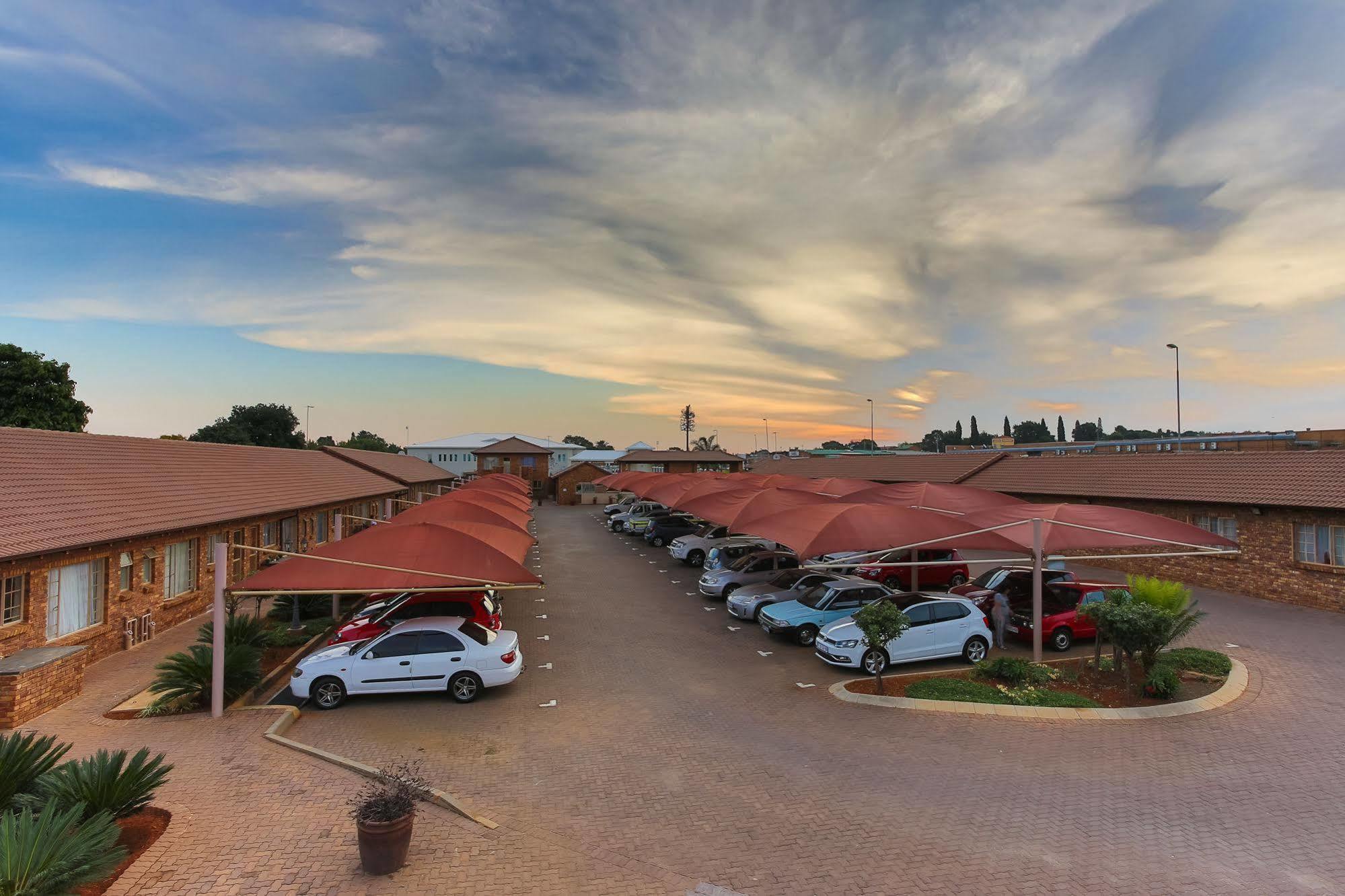 Rudman Townhouses - Or Tambo Airport Boksburg Eksteriør billede