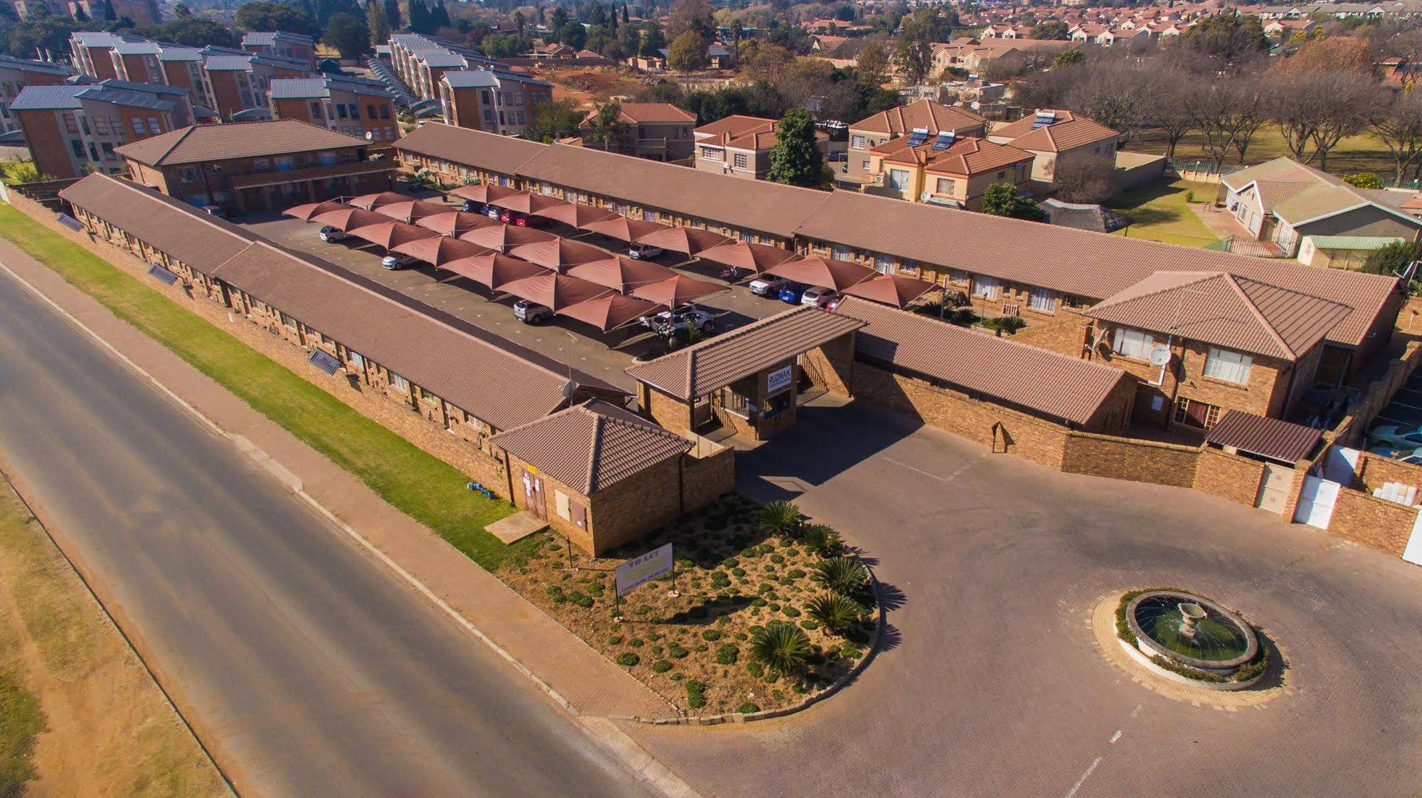 Rudman Townhouses - Or Tambo Airport Boksburg Eksteriør billede